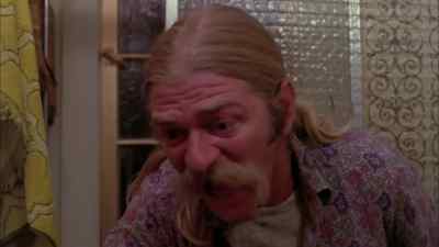 Is that it? Look at that. - Minnie and Moskowitz