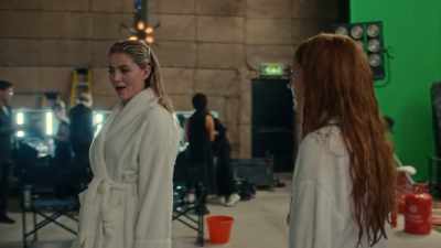 Is that like a...
fashion statement thing? - Geek Girl