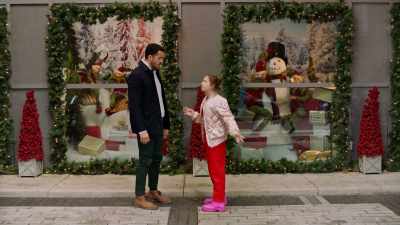- Is your mom with you?
- Uh, no, just brit, - Mom's Christmas Boyfriend