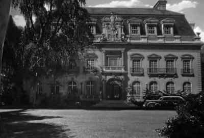 Is not it a great house? - The Amazing Mrs. Holliday
