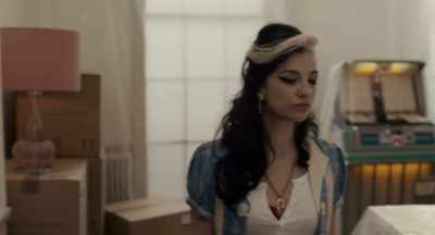 - ♪ Is she really going out with him?
- ♪ Well, there she is, let's ask her? - Back to Black