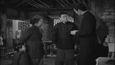 Is she speaking Chinese?
It's Cantonese. - The Keys of the Kingdom