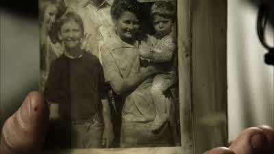 Is that her family? - The Texas Chainsaw Massacre