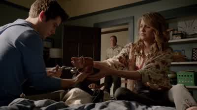 - Is that too tight? - Teen Wolf