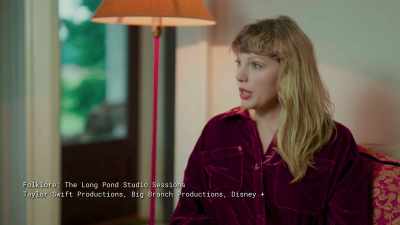 Is the gaslighting
that happens when, - Taylor Swift vs Scooter Braun: Bad Blood