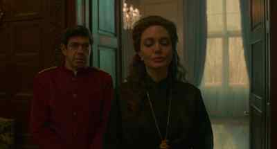 - Is that the same Claire,
AKA super fan Dad's dating? - Maria