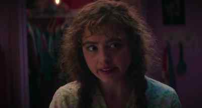 - Is that the same Claire,
AKA super fan Dad's dating? - Lisa Frankenstein