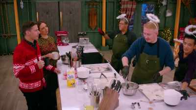 - Is there a team leader here?
- Yes, Steven. - Baking It