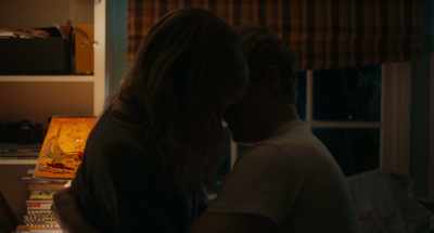- Is there no clasp?
- Just untie it. - In a Relationship