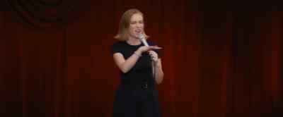 - Is that tracking?
- (laughter, cheering) - Hannah Einbinder: Everything Must Go