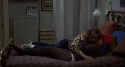 - Is it warm in here?
- Warm? - Bananas