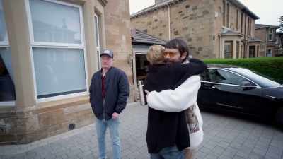 -Is it weird? Is it nice
being in there?
-It is nice. - Biffy Clyro: Cultural Sons of Scotland