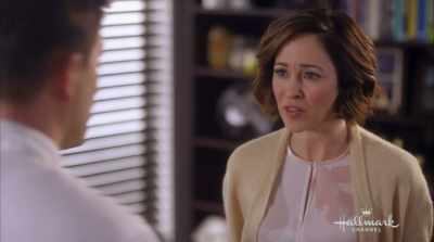 - Is that who you think I am?
- I don't know who you are. - Love on the Menu