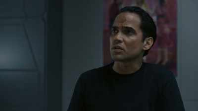 - Is he with anyone?
- Yeah, a woman. - The Ark
