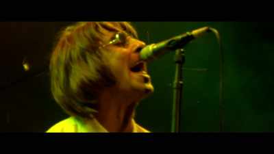 ♪ Is it worth
The aggravation - Oasis: Knebworth 1996