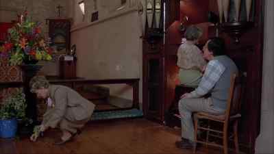 - Is that you, nurse?
- It's all right, I'm here. - Shine