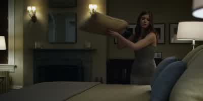 Is your bed always so perfectly made? - House of Cards
