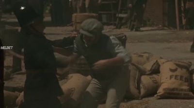 - Is that your boss?
- Yes, sir. - Murdoch Mysteries