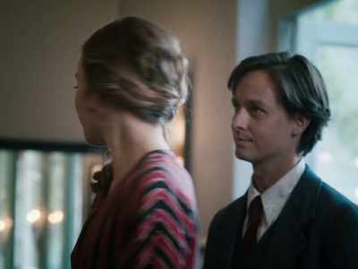 - Is this your little brother?
- Jakob Fabian, author. - Fabian: Going to the Dogs
