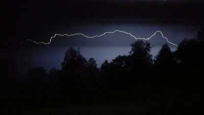 Isaacson: Franklin is
convinced that lightning - Benjamin Franklin