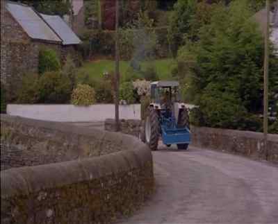Isn`t that a Carrick boy
that just jumped on? - War of the Buttons