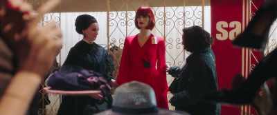 - Isn't it a little risqué?
- A provocation. - In Fabric