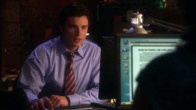 Isn't it almost your bedtime,
Smallville? - Smallville