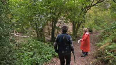 Isn't it exciting? Yes! Yes!
Right up off the ground. - Extraordinary Escapes with Sandi Toksvig