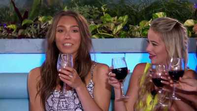 >> ISN'T IT IT CRAZY HOW YOU CAN
CONNECT WITH PEOPLE LIKE SO - Love Island