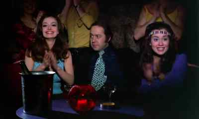- Isn't he knockout?
- Oh, yeah. - Au Pair Girls