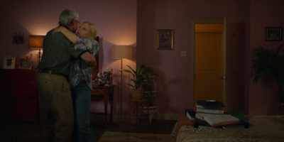 - Isn't that nice?
- ♪ Lady in red ♪ - Joe vs Carole