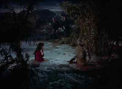 Isobel, start walking towards me. Slowly. - The Mummy