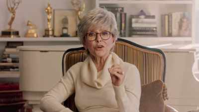 Isto é que é engraçado:
você dá duro a vida toda, - Rita Moreno: Just a Girl Who Decided to Go for It