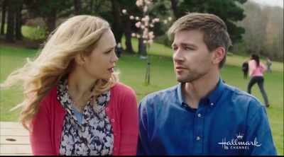 - Isto é uma loucura.
- Eu sei. - Royally Ever After