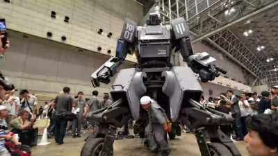 It has 30 robotic joints
and weighs five tons, - The UnBelievable with Dan Aykroyd