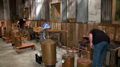 -It has a gasket lying
over there.
-[digger] I just spotted it. - Moonshiners: Master Distiller