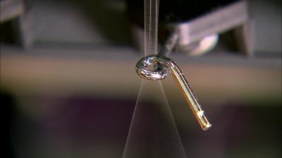 IT ACCELERATES AS THE THREADS
RUN THROUGH A TENSIONING DEVICE - How It's Made