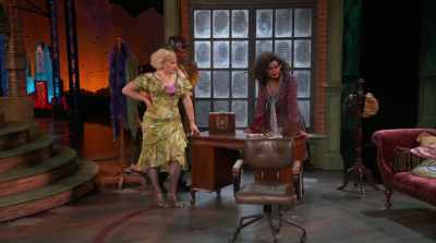 It ain't fair.
- No, it ain't fair. - Annie Live!