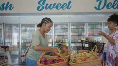 It can be really difficult
for people to get access
to healthy food, - What Am I Eating? With Zooey Deschanel