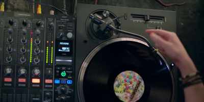 It can speed up or slow
down the record - Spin