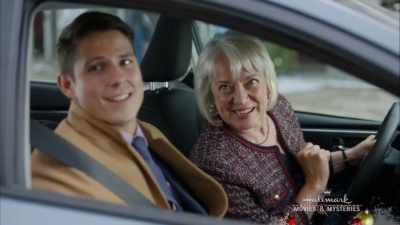 - It was "Christmas comes once a year".
- That's the one. Carry on. - A Veteran's Christmas