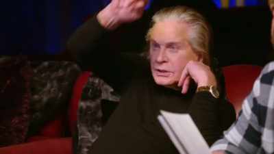 - It comes in like...
- It comes in at an angle, and then swoops up. - The Osbournes Want to Believe