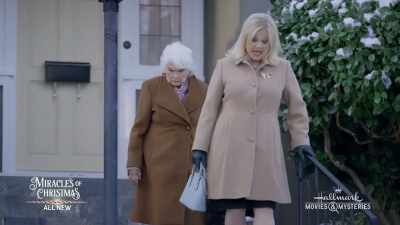 It was crooked - Debbie Macomber's A Mrs. Miracle Christmas