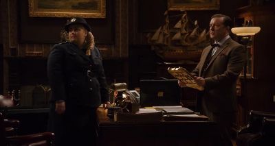 It does glow. - Night at the Museum: Secret of the Tomb