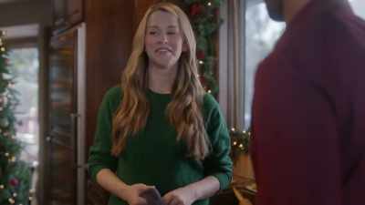 It has great restaurants
and deep-dish pizza. - Christmas on the Menu