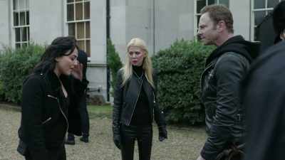 It happened so fast. I held on with all my strength. - Sharknado 5: Global Swarming