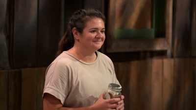 It was honey forward,
hit me right in the crease. - Moonshiners: Master Distiller