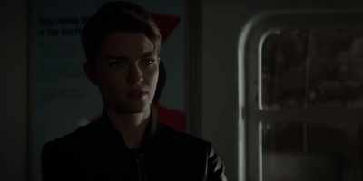 IT INTERCEPTS
AND JUMBLES TRAFFIC - Batwoman