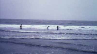 It was just great.
It was right on the beach. - Linda Ronstadt: The Sound of My Voice