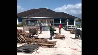 It was just this mass,
big crew of local workers. - Fyre